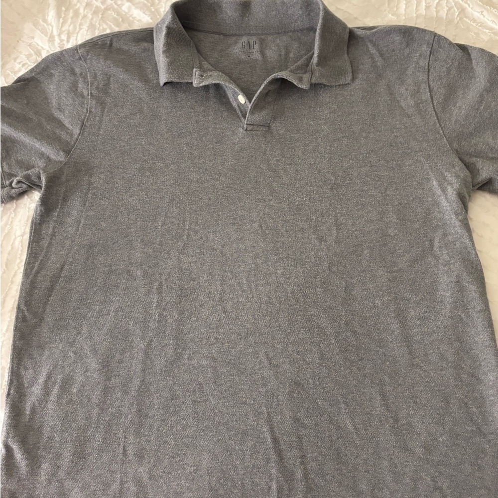 GAP Soft Gray Short Sleeve Collared Shirt. Size Medium